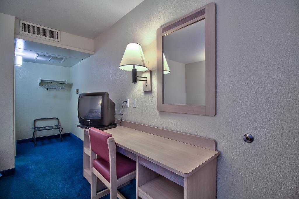 Budgetel Inn & Suites Юма Стая снимка