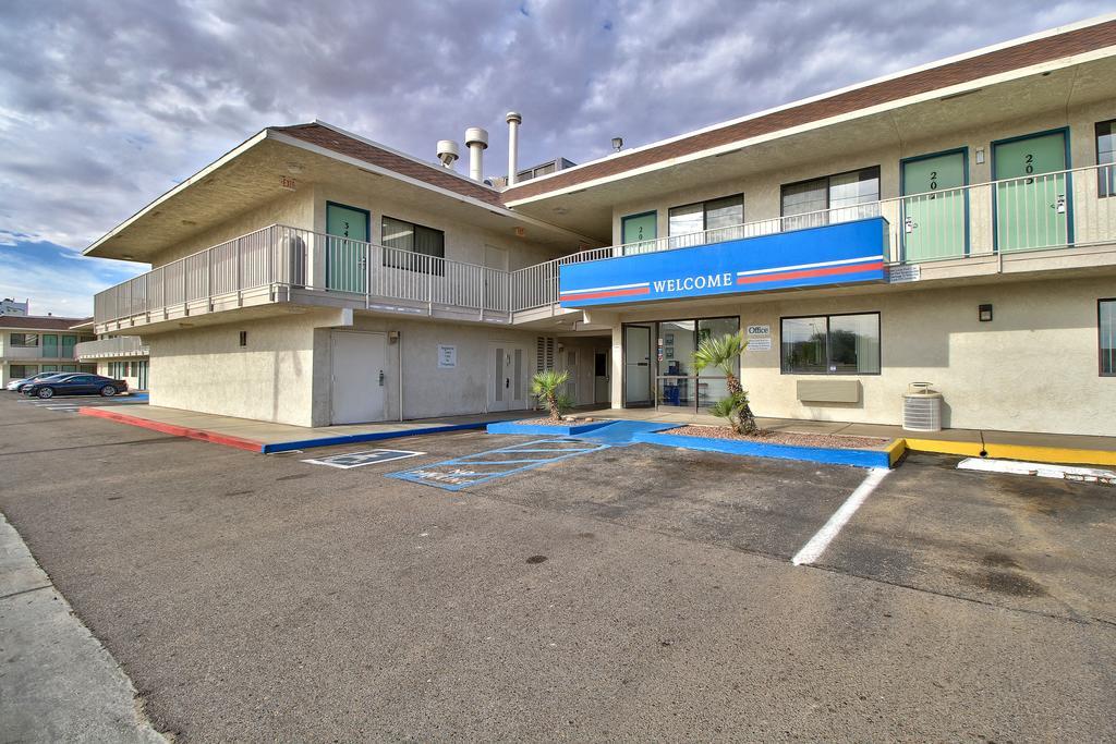 Budgetel Inn & Suites Юма Екстериор снимка