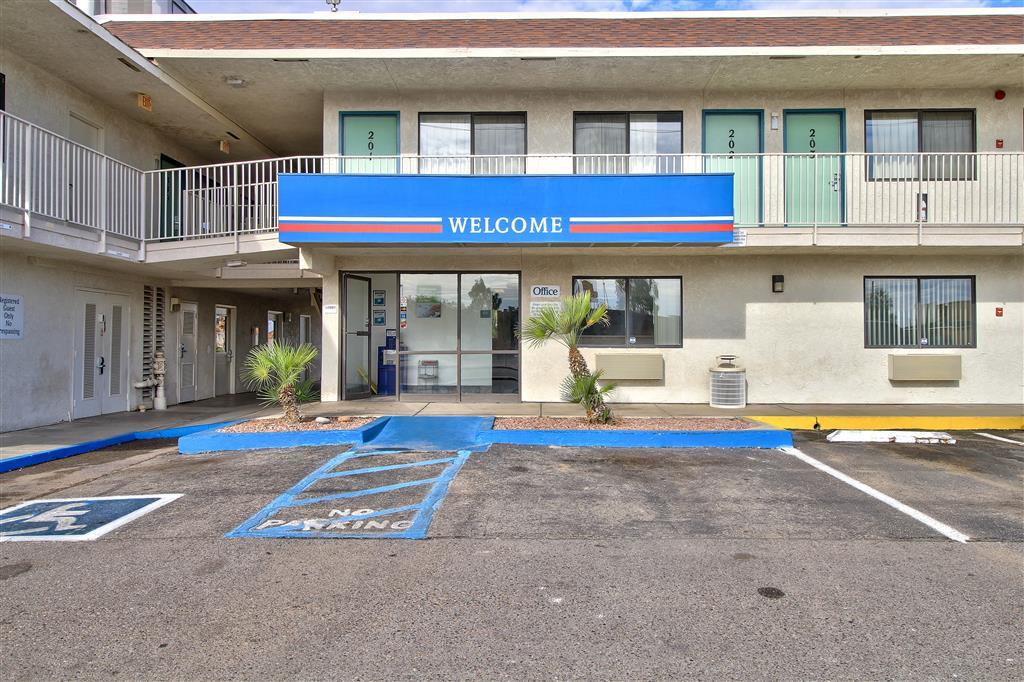 Budgetel Inn & Suites Юма Екстериор снимка